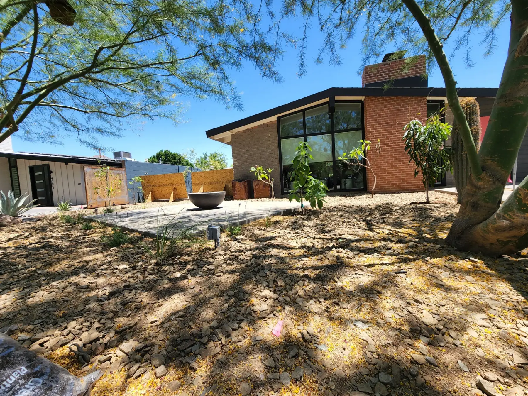 Phoenix lawn with floating paver walkway and healthy turf